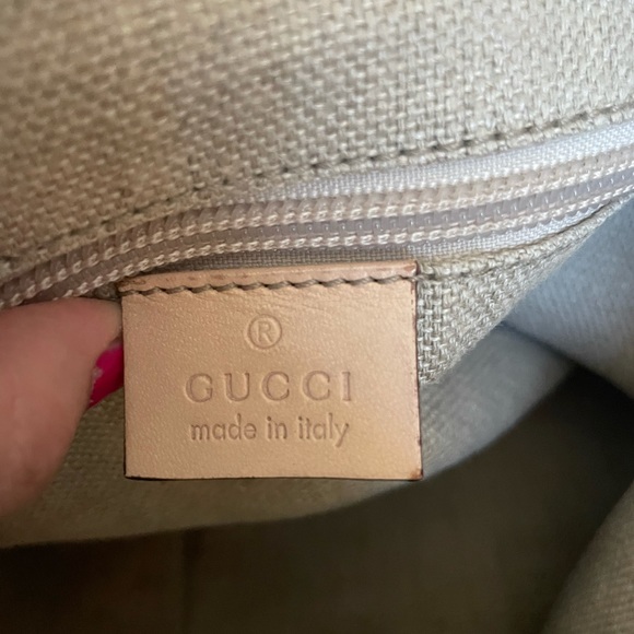 Gucci perforated floral print canvas oversized messenger crossbody - Picture 12 of 17